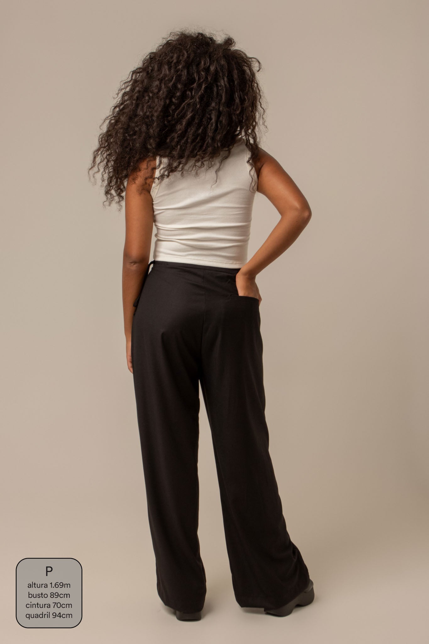 calça-saia de alfaiataria chefa