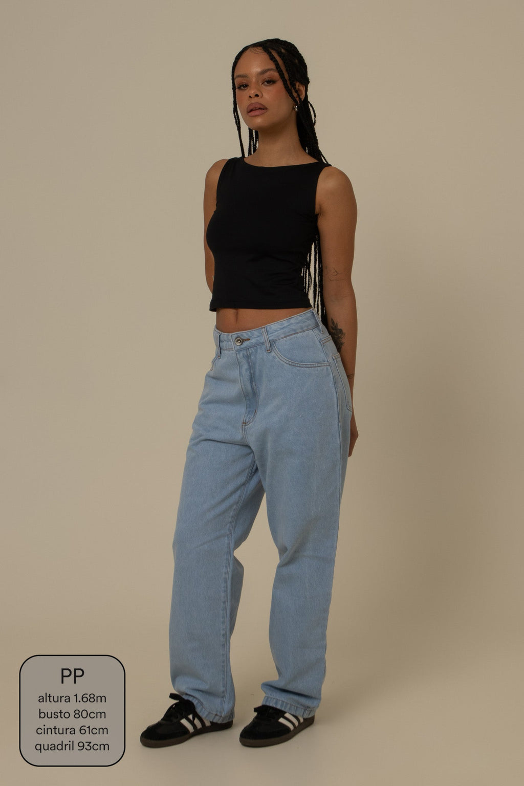 calça jeans ajustável mom clara