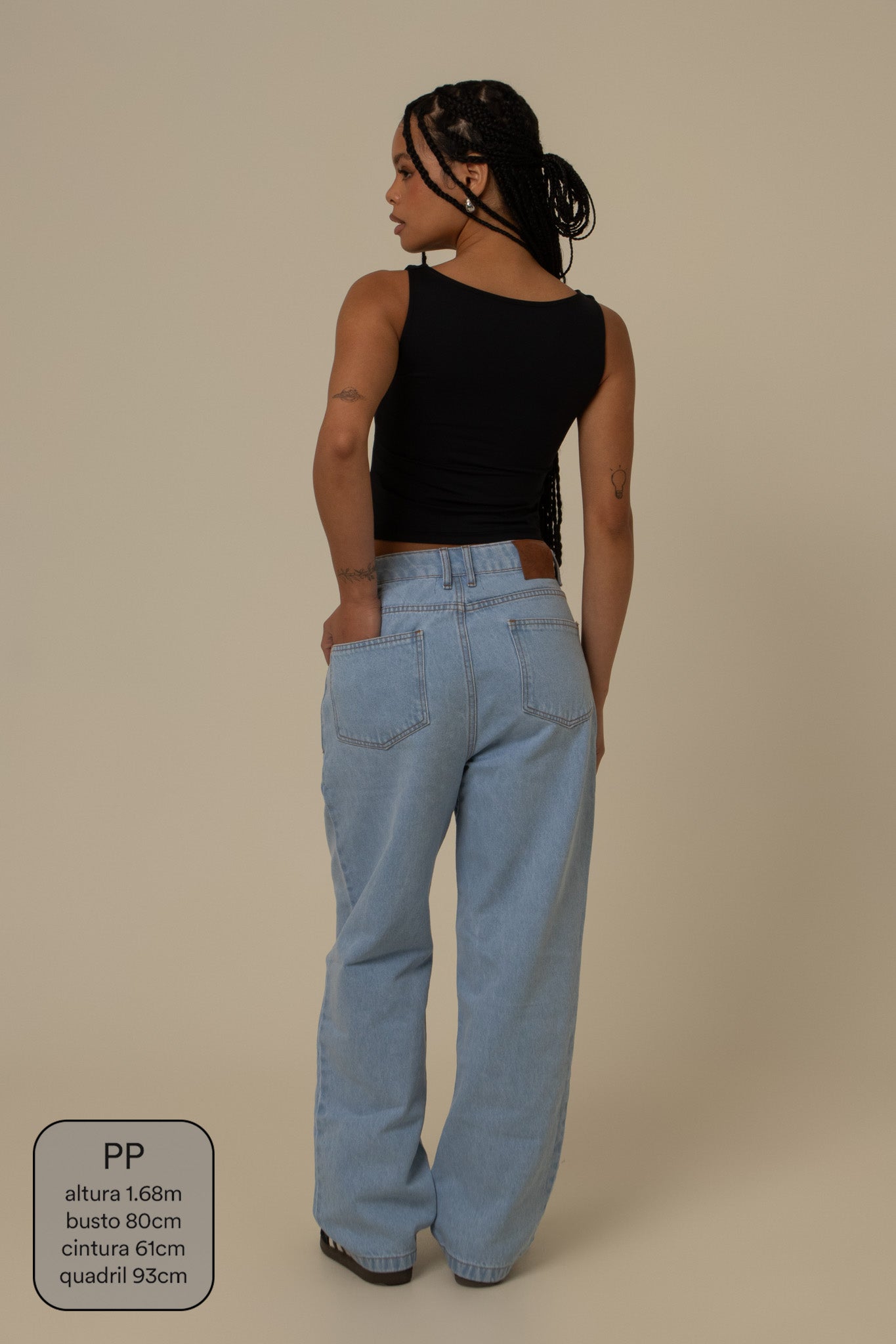 calça jeans ajustável mom clara