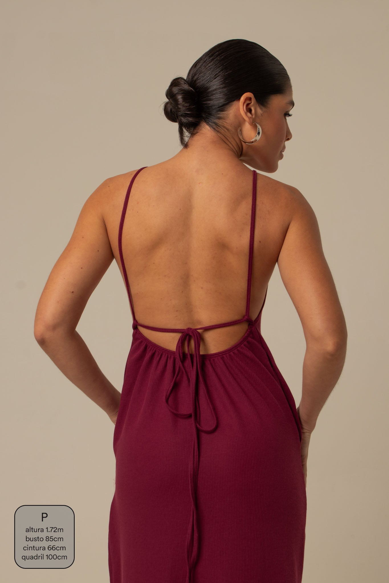 vestido comfy | vestido costas abertas com fenda lateral