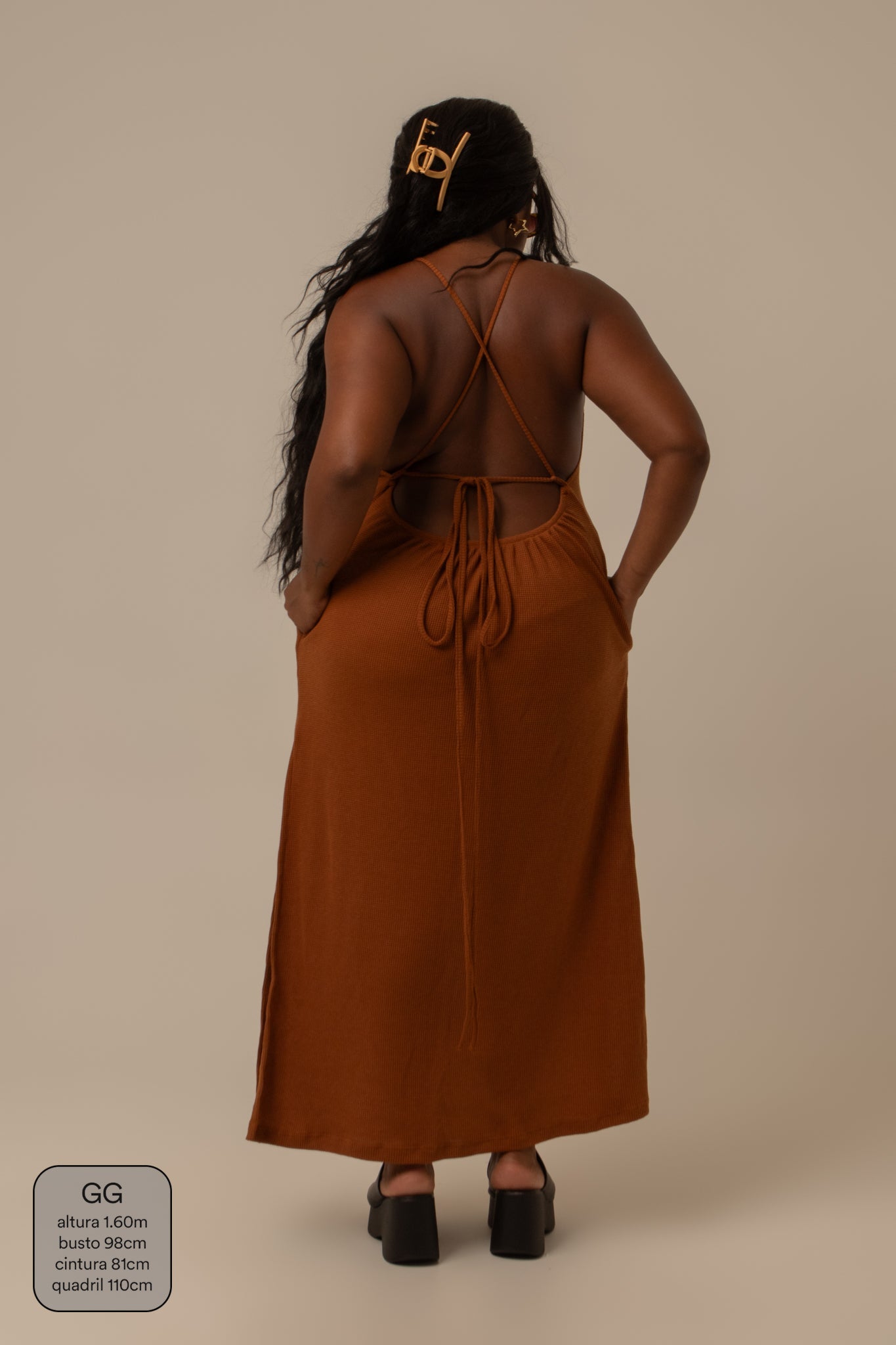 vestido comfy | vestido costas abertas com fenda lateral