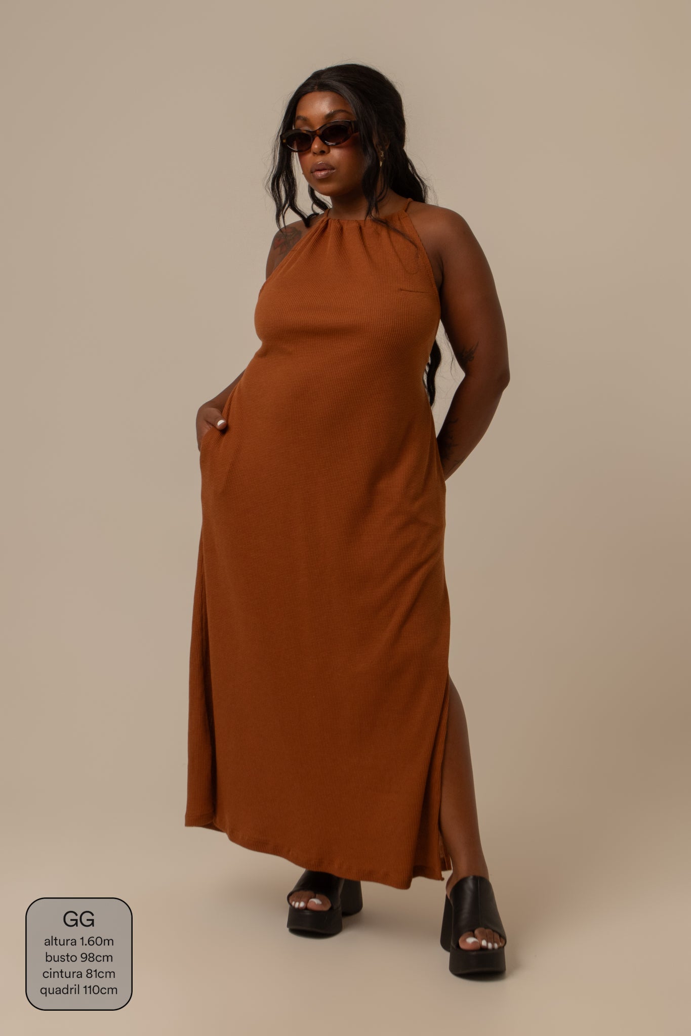 vestido comfy | vestido costas abertas com fenda lateral