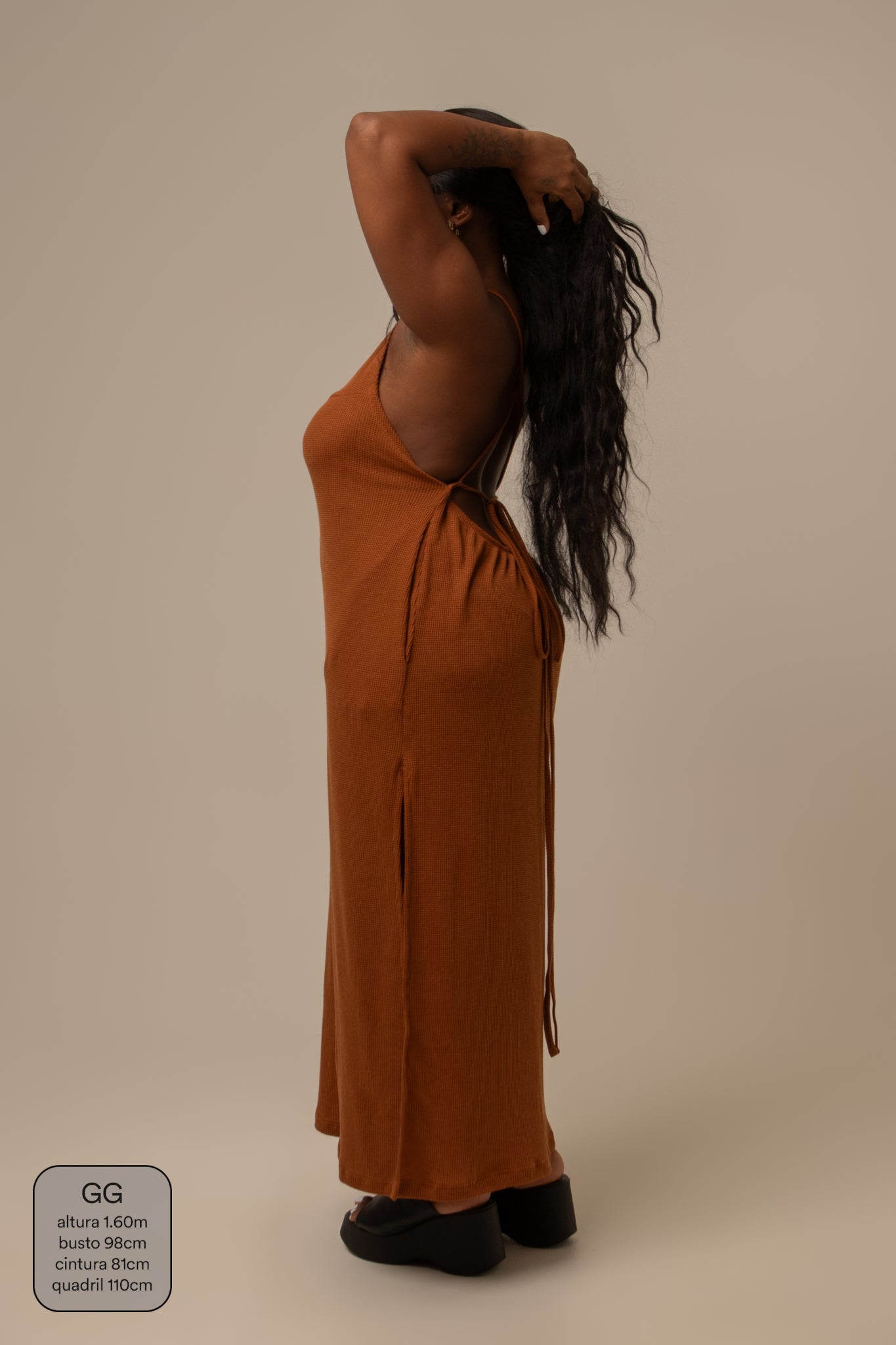 vestido comfy | vestido costas abertas com fenda lateral