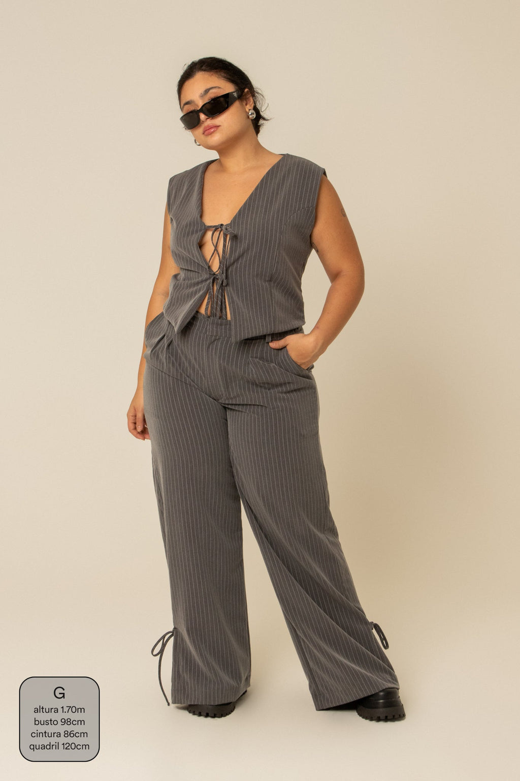 calça alfaiataria laço