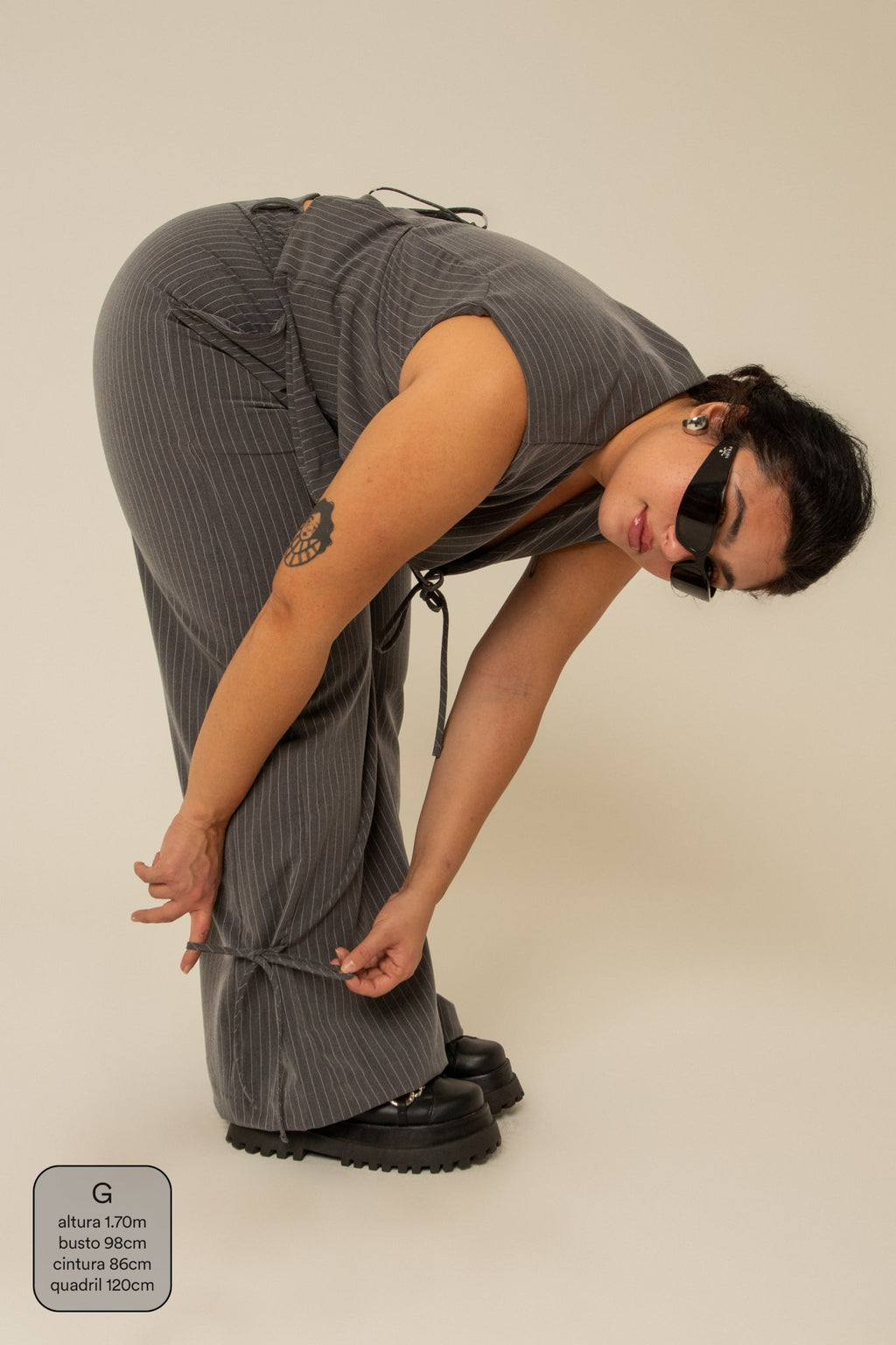 calça alfaiataria laço